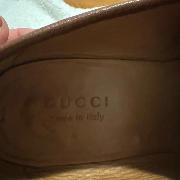Gucci Tan Leather Men's Slip-On Loafers with Gold Detail - Picture 4 of 6